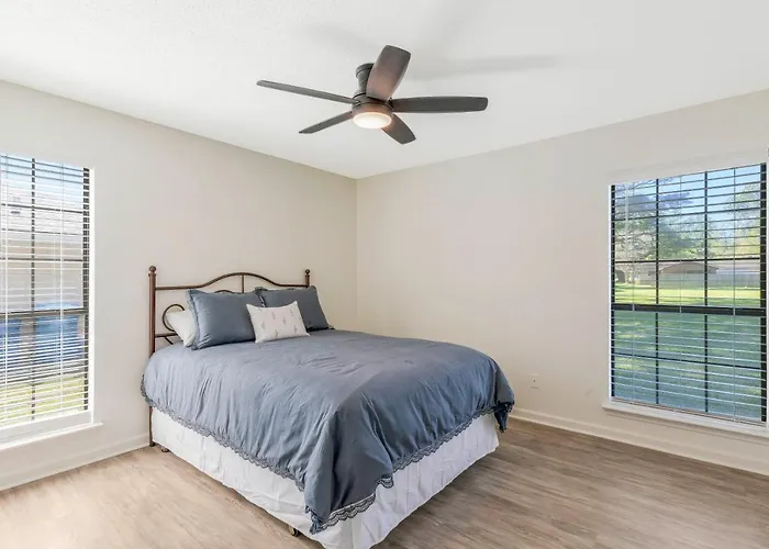Updated & Centrally Located 3 Bed