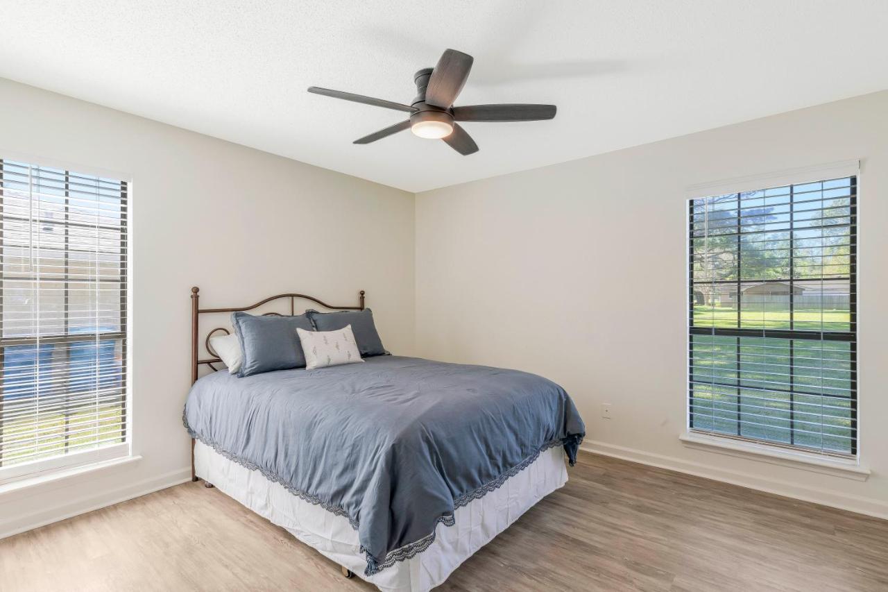 Updated & Centrally Located 3 Bed Ferienhaus