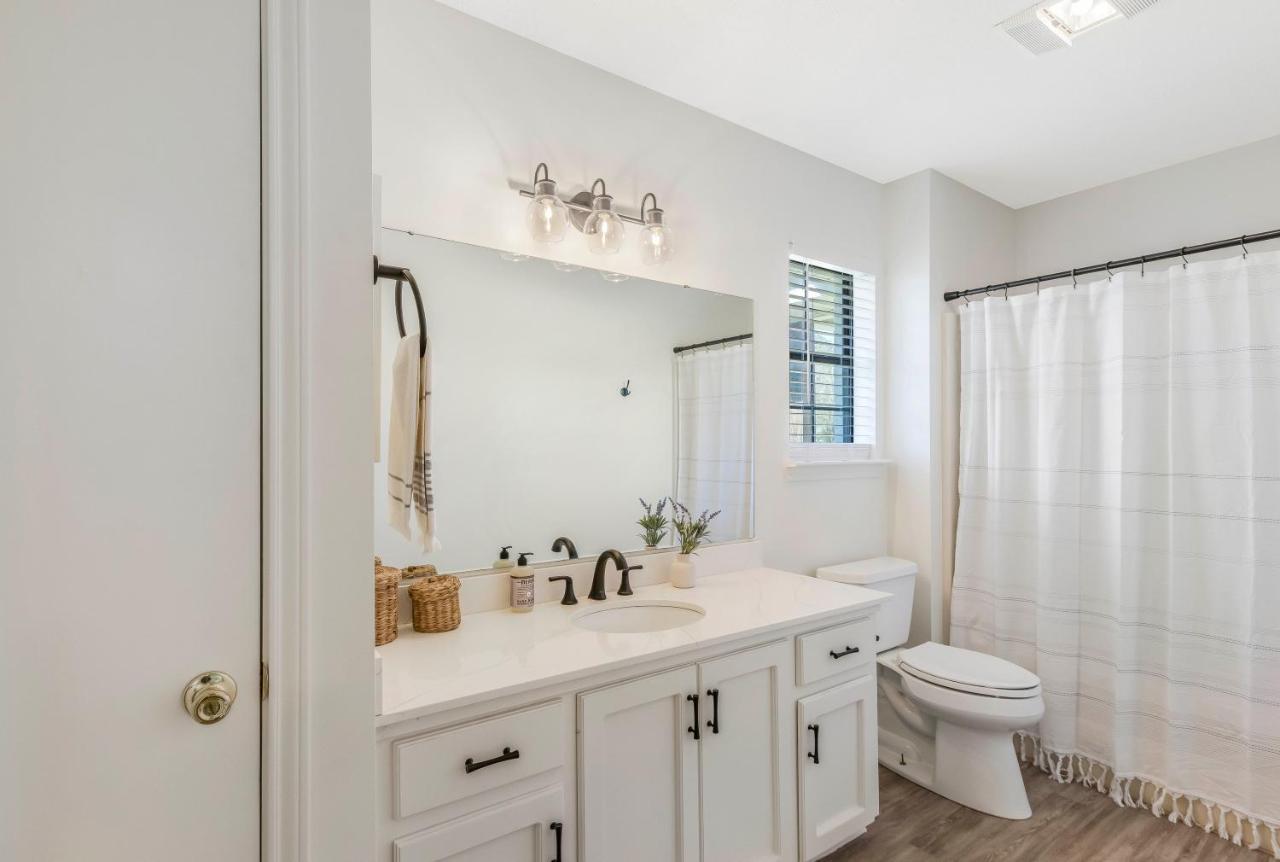 Updated & Centrally Located 3 Bed Ferienhaus