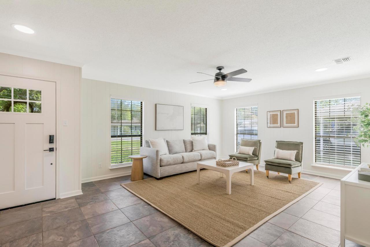Updated & Centrally Located 3 Bed Ferienhaus *